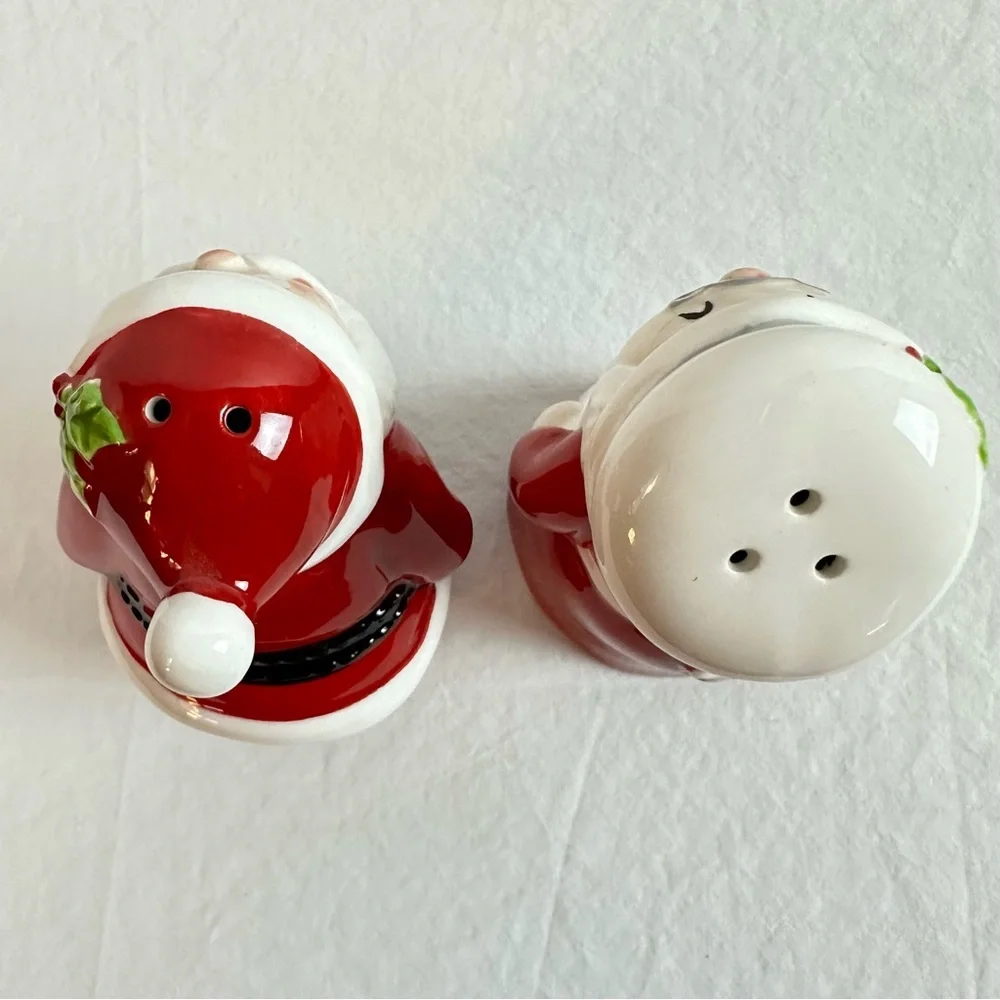 Santa and Mrs. Claus salt and pepper shakers